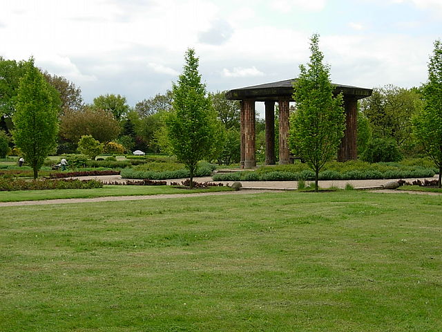 640px-Schulgarten