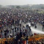 India, non si fermano violenze contro donne, mentre politici promettono leggi