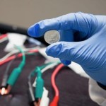 Batterie al litio che durano di più grazie al polimero che “guarisce” gli elettrodi