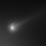 La cometa ISON perde dei frammenti che formano delle ali
